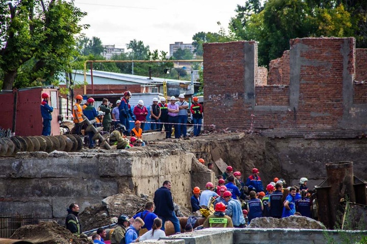 Руководство компании-подрядчика задержано после обрушения стены в Новосибирске