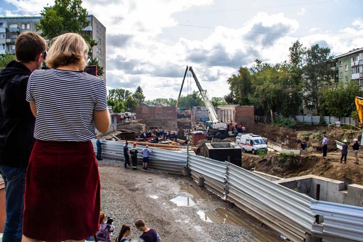 Всех фигурантов дела об обрушении стены в Новосибирске выпустили под залог