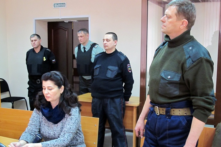 Кузбасские экоактивисты остались свидетелями после допроса о поджоге трактора угольщиков