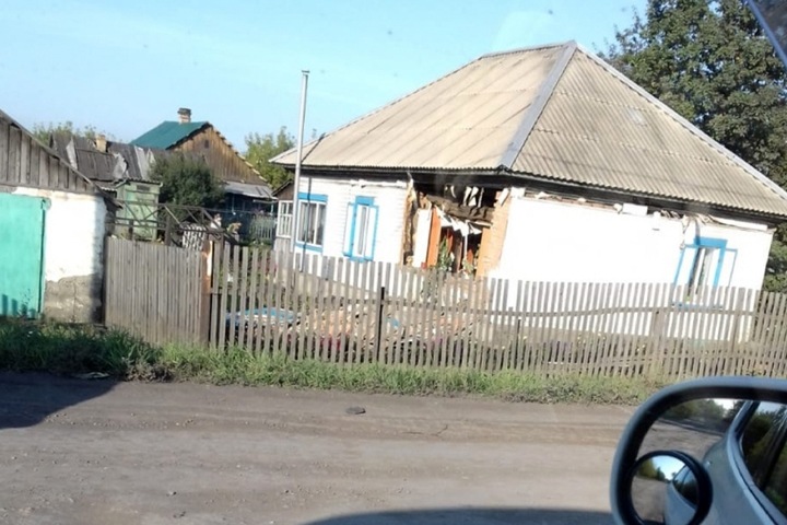 Взрыв произошел в жилом доме в Кузбассе. В помещении мог скопиться метан из шахты