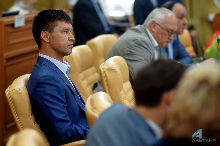 Обвинявшийся в убийствах единоросс переизбран депутатом в Иркутске