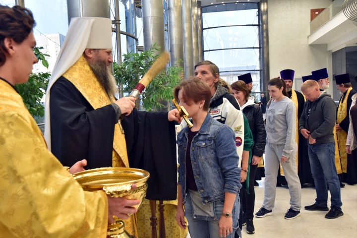 Православный «автопоезд» с концертом поехал по Новосибирской области за 3,3 млн из бюджета