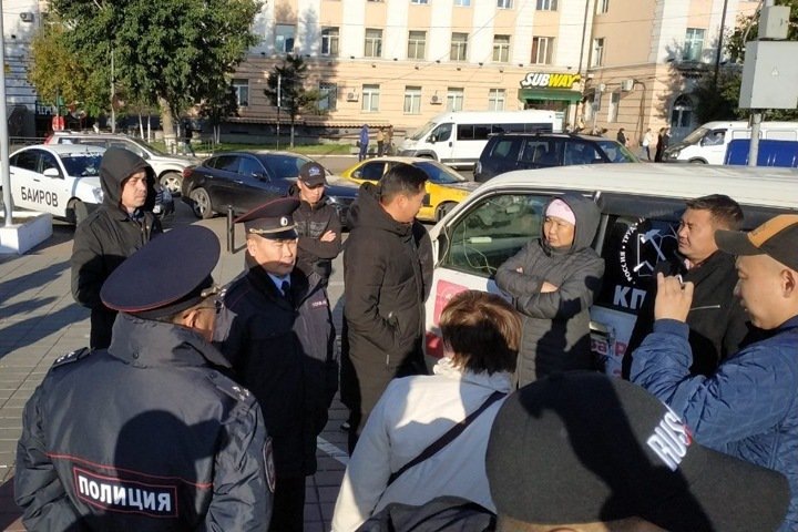 Суд в Улан-Удэ оштрафовал сторонника шамана, идущего «изгонять» Путина