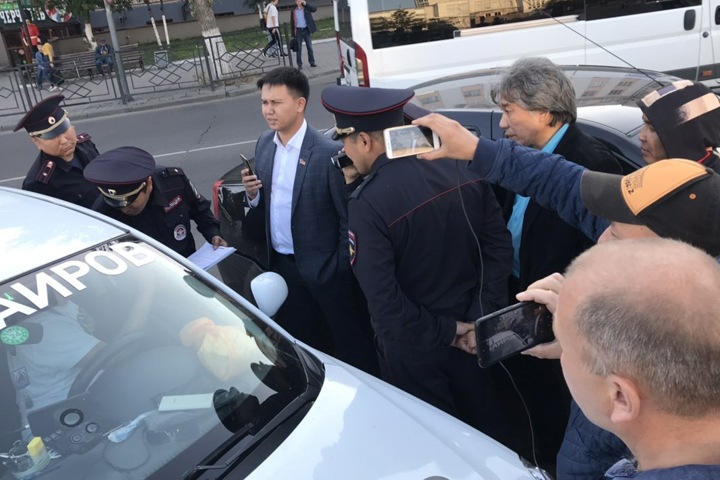 Бурятского депутата оштрафовали за участие в акции протеста
