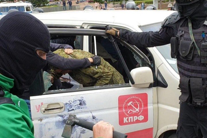 Полиция задержала участника протестов в Улан-Удэ по подозрению в нападении на сотрудника Росгвардии