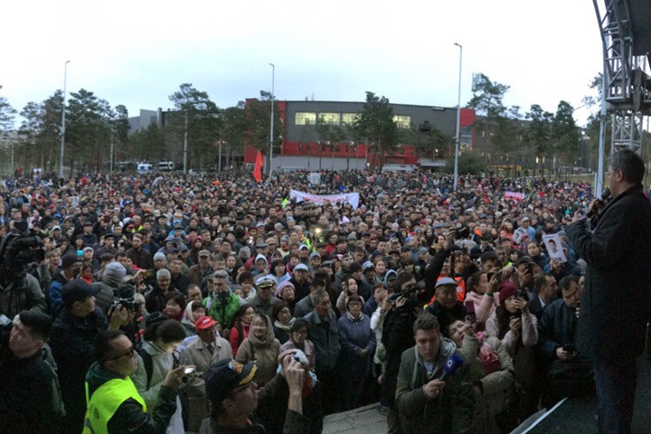 Тысячи жителей потребовали отставки главы Бурятии на митинге