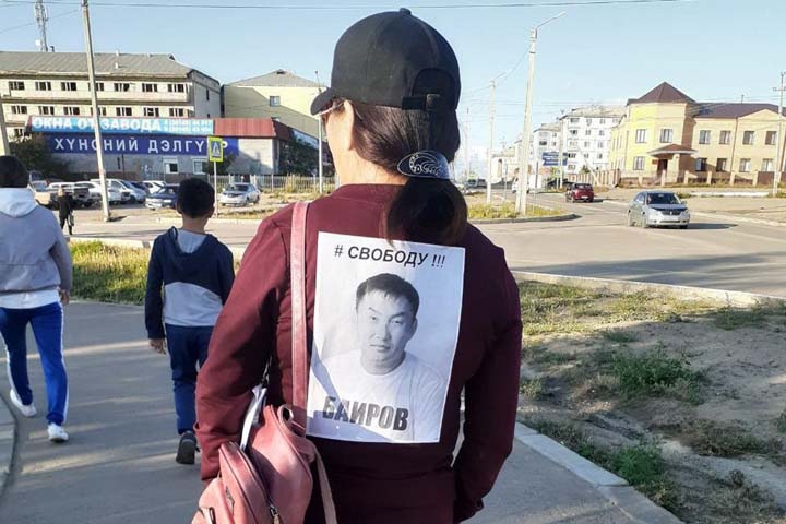 Блогера Баирова задержали на выходе из спецприемника в Улан-Удэ