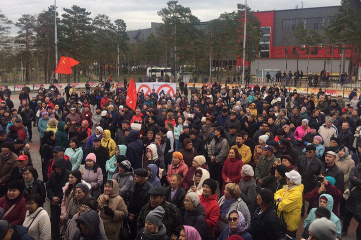 Сотни человек выступили против полицейского произвола в Улан-Удэ и за отставку Цыденова