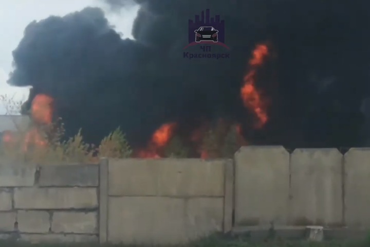 Асфальтобетонный завод горит в Красноярске