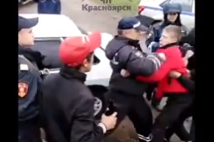 Подравшиеся с полицейскими жители Канска арестованы