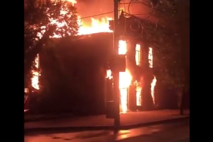 Дом-памятник культуры сгорел в Красноярске