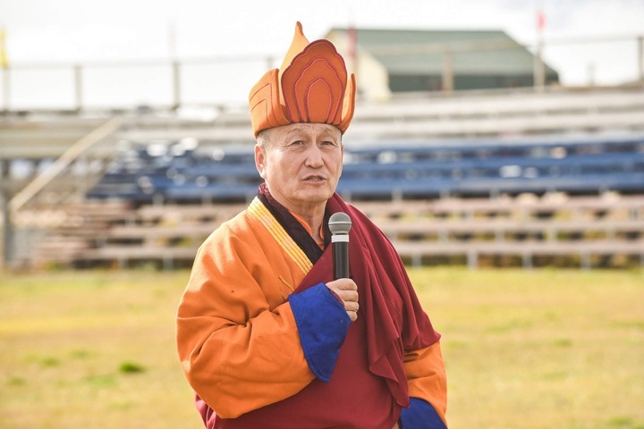 Лидер буддистов Бурятии обвинил Цыденова в саботаже политики Путина