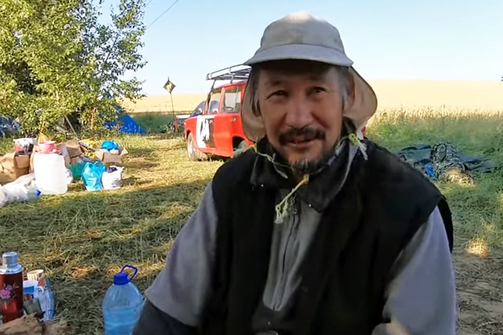 «Доброту они не понимают»: подписка о невыезде не помешает якутскому шаману идти на Москву