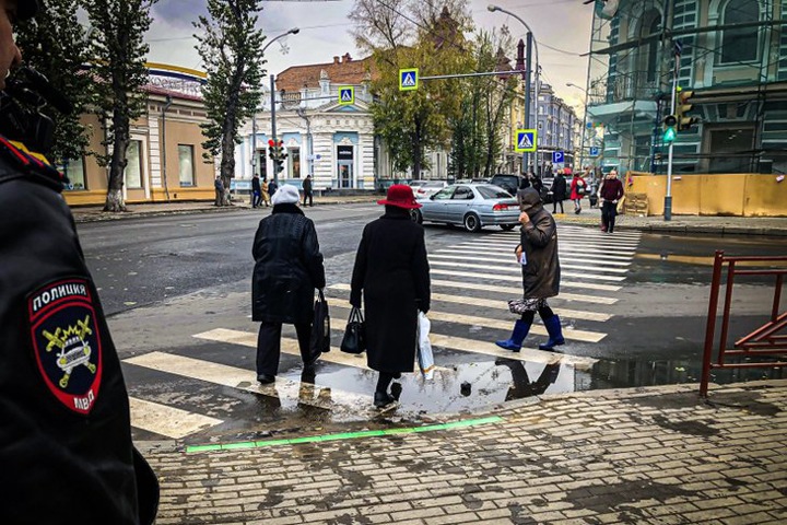 Перестрелка в Новосибирске, олени и китайцы в Туве, светофор для гаджетов в Иркутске. Сибирь за неделю