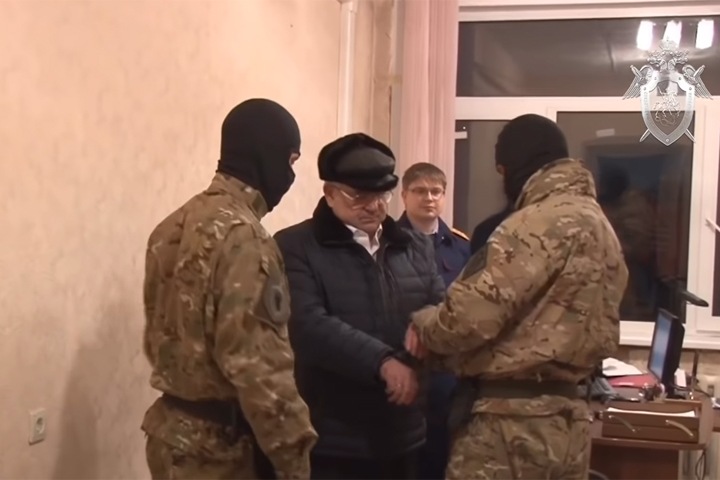 Бывший замначальника РЖД в Западной Сибири осужден за попытку дать коллеге взятку ружьем