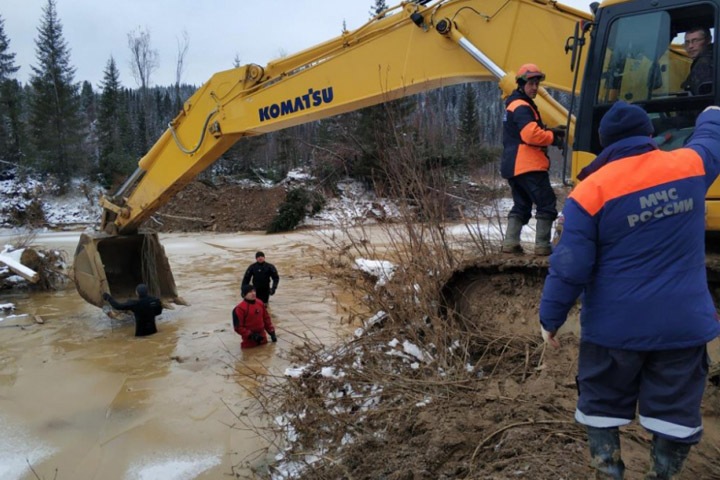 Спасатели обследовали 50 км в поисках пропавших в Красноярском крае золотодобытчиков