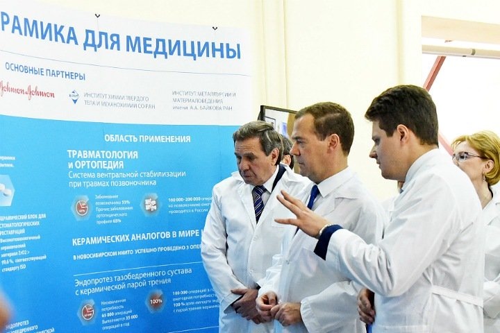 Новосибирский бизнесмен посчитал опубликованную на Тайге.инфо фотографию с премьер-министром и сенатором порочащей свою честь