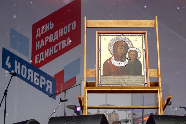 «Трудиться достойно во славу Отечества»: новосибирцев привезли помолиться за единство России на бюджетные деньги