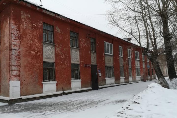 Детскую больницу в Барнауле закрыли из-за ветхости здания