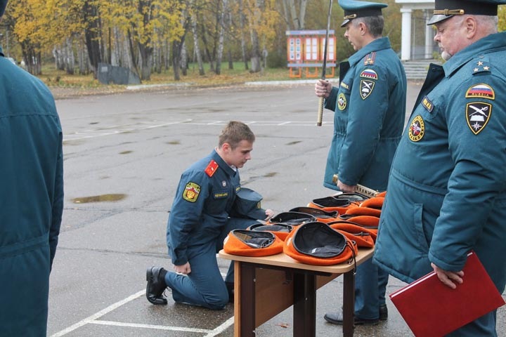 Красноярских кадетов посвящали в выпускники катаной
