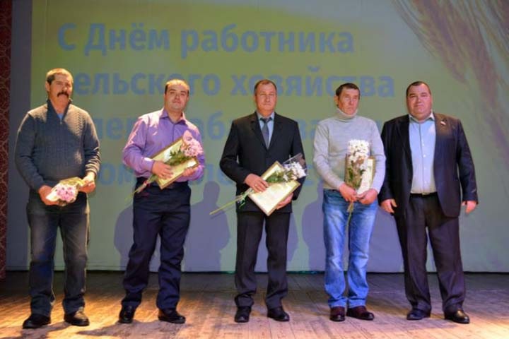 Новосибирские депутаты поздравили аграриев с Днем работников сельского хозяйства