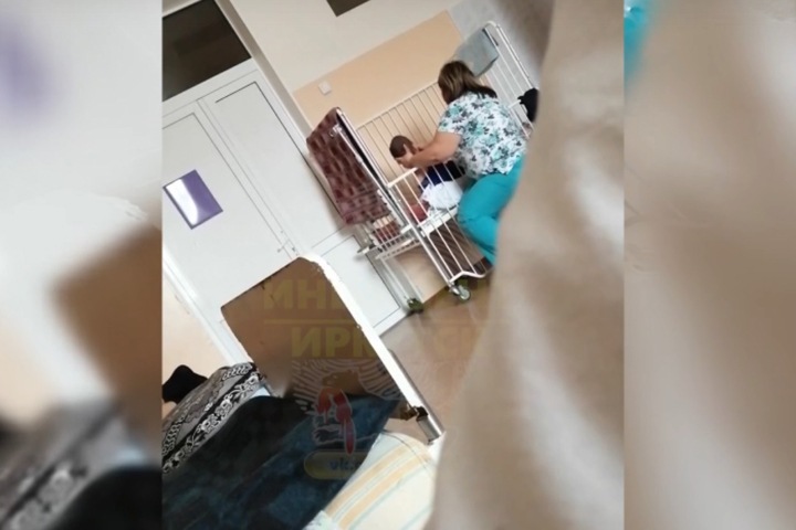 Медсестру обвинили в истязании ребенка с инвалидностью в Иркутске