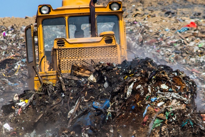 Перевозчики мусора заявили об уходе с новосибирского рынка