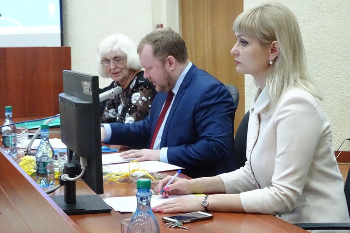 Прокурор Заринска решил через суд расторгнуть «семейный подряд» вице-мэра и спикера горсовета