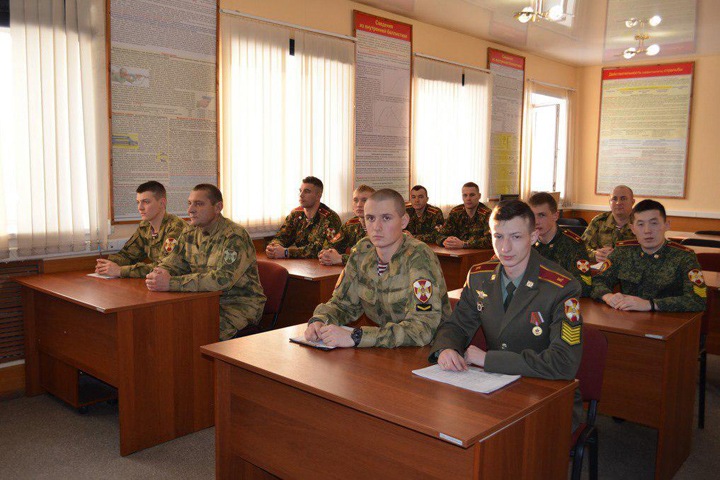 Новосибирский бюджет оплатит воспитателям патриотов сапоги и ушанки за 1,8 млн рублей