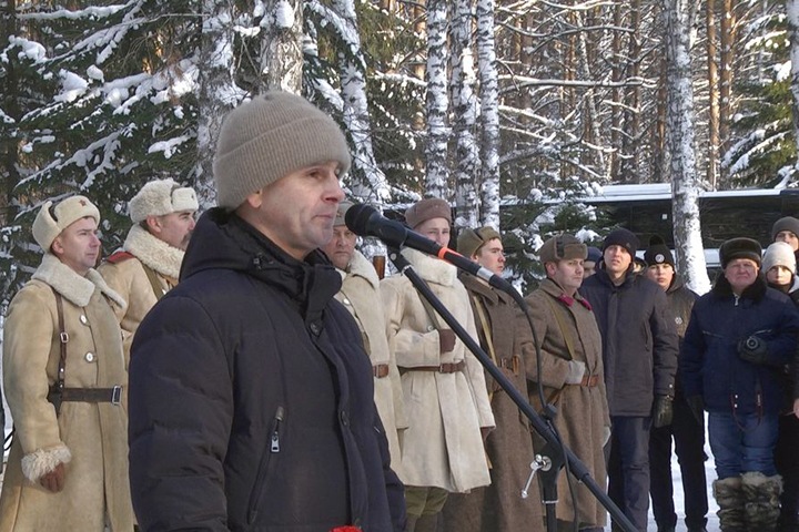 Новосибирский депутат Умербаев открыл памятник Неизвестному солдату