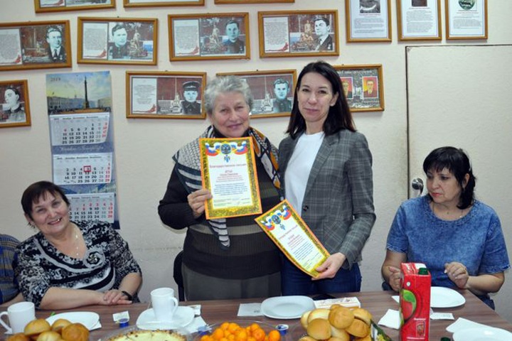 Новосибирские депутаты организовали чаепитие для активистов общества инвалидов