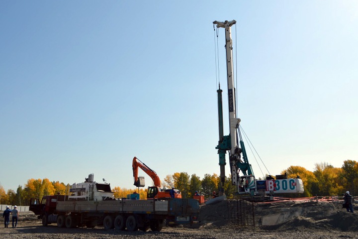 Стало известно о нарушениях при строительстве новосибирского ЛДС: сваи и зараженная почва