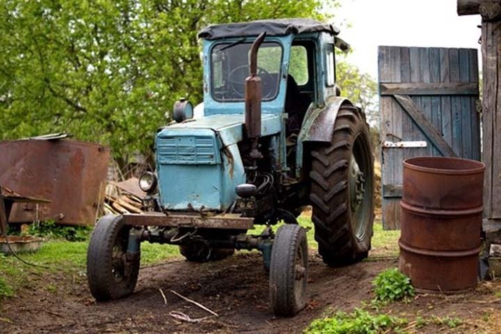 Новосибирская молодежь не хочет работать на разваливающихся тракторах в селах