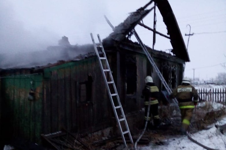 Шесть человек погибли при пожаре на Алтае