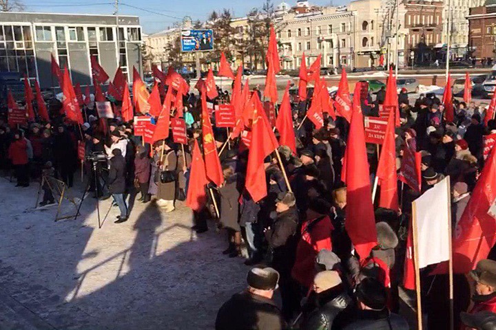 Сотни иркутян вышли на митинг в поддержку Левченко