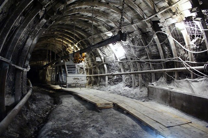 Забастовка шахтеров в Кузбассе. Горнякам начали выдавать продуктовые карты