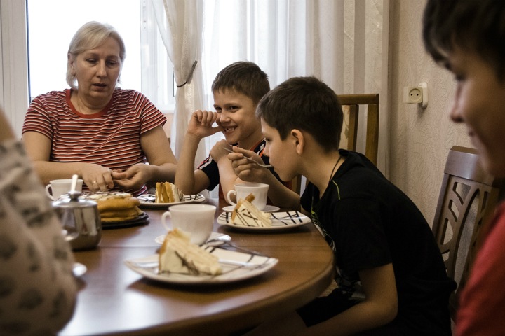 Сироты и любовь: как живут профессиональные семьи в Новосибирске