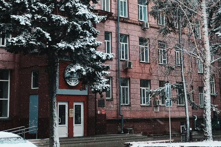 Преподавателя обвинили в производстве оружия в новосибирском вузе
