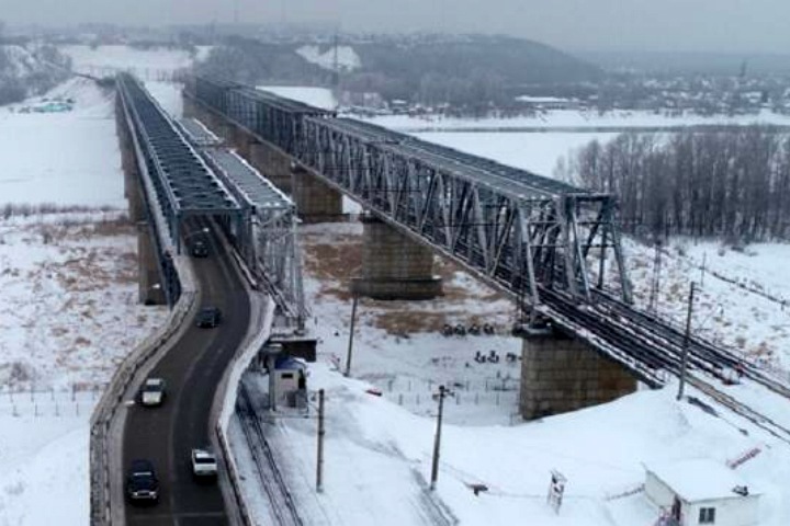 Барнаульцам оставили один мост через Обь