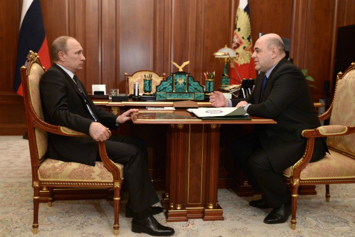 Путин предложил главному налоговику России стать премьер-министром
