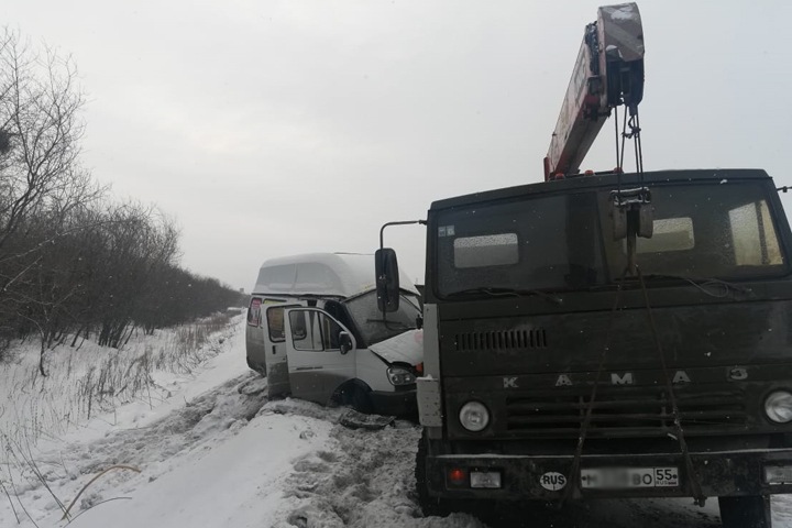 Число пострадавших в столкновении омской маршрутки с КАМАЗом выросло до 15