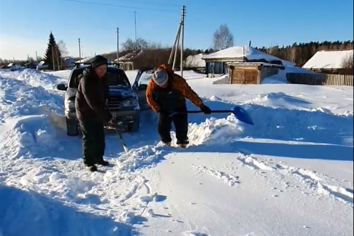 Уволившийся глава заблокированного снегом алтайского поселка рассказал о нехватке денег