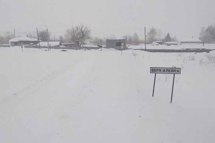 Четыре алтайских села остаются отрезанными от мира из-за снегопадов