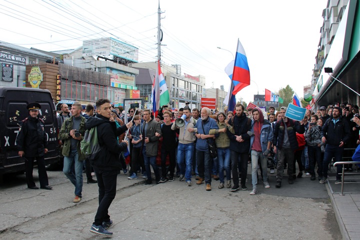 Депутаты разрешили митинговать около новосибирского правительства