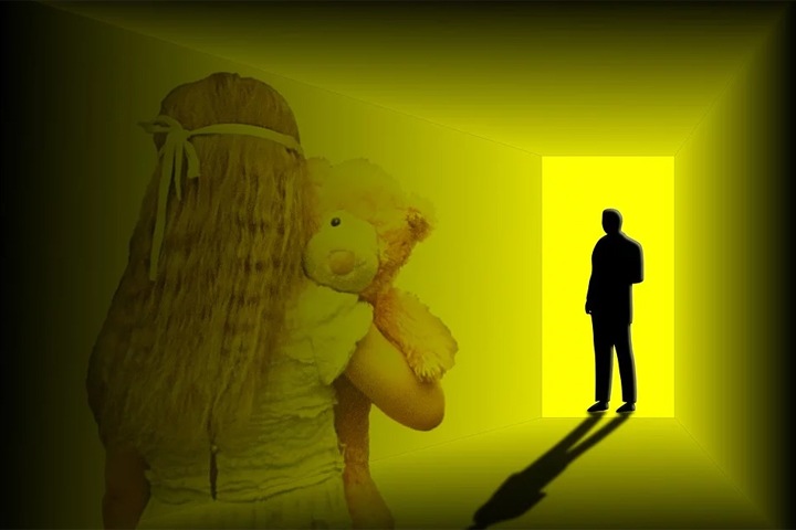 Многодетный отец-одиночка из Омской области подозревается в сексуальном насилии над дочерьми