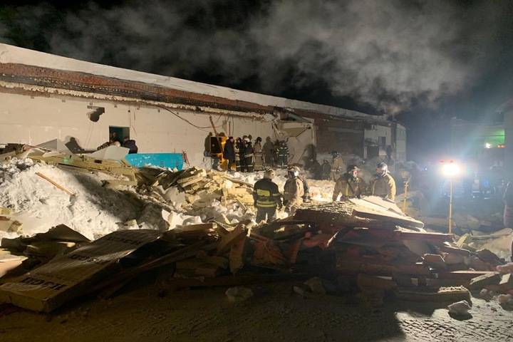Крыша ночного клуба обрушилась в новосибирском Академгородке. Погибла девушка
