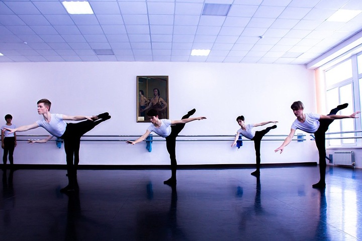 «Поступают к нам и заболевают балетом на всю жизнь»: чем живет новосибирское хореографическое училище