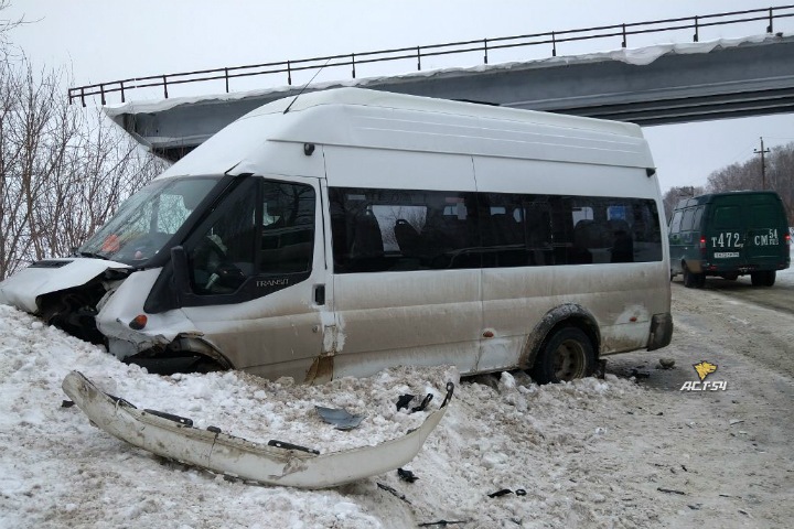 Двое погибли в ДТП с маршруткой в Новосибирске