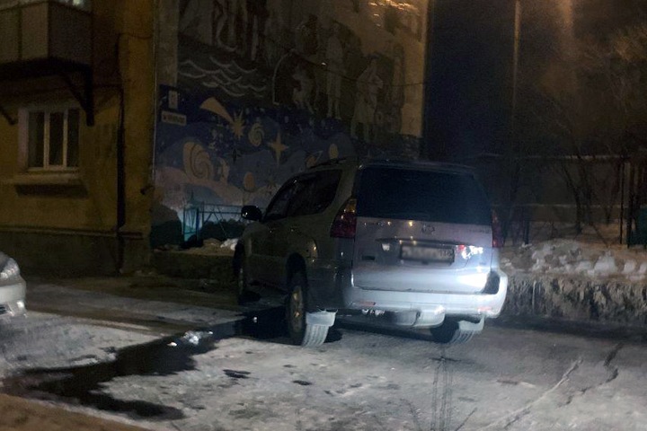 Lexus сбил двух женщин в Улан-Удэ. За рулем мог быть высокопоставленный пристав
