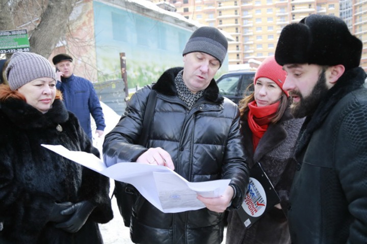 Новосибирский депутат провела выслушала жалобы на снежные наносы